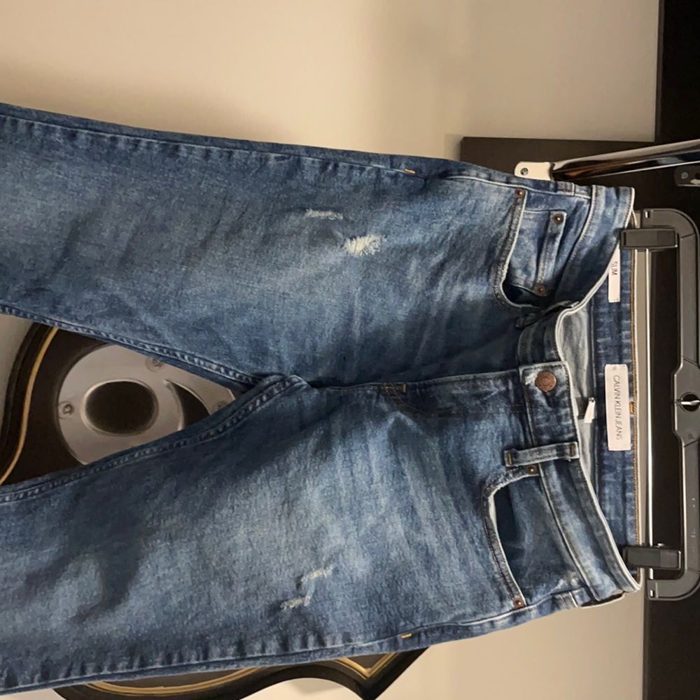 Calvin Klein slim fit 30w 30L never worn bought 2 pair ..I fit in other pair